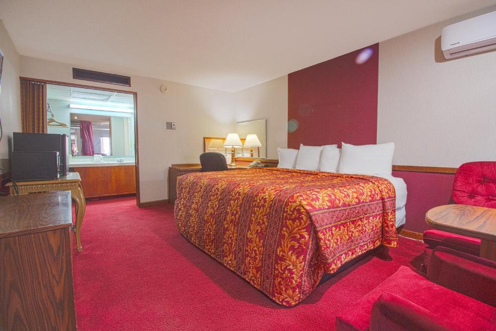 King Bed Non-Smoking interior