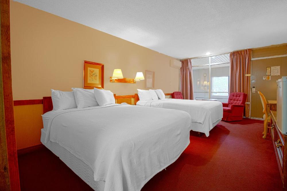 2 Queen Beds Non-Smoking interior